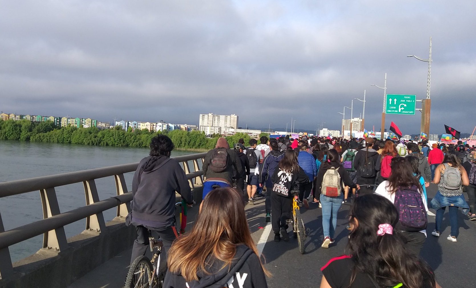 Vecinos y familias de San Pedro de la Paz protagonziaron marcha masiva hasta Concepción - TVU