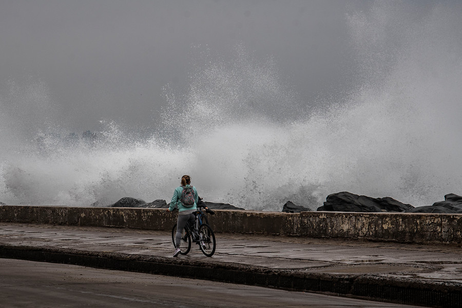 Anuncian marejadas con olas de hasta 4 metros en las costas del país Anuncian marejadas con olas de hasta 4 metros en las costas del país