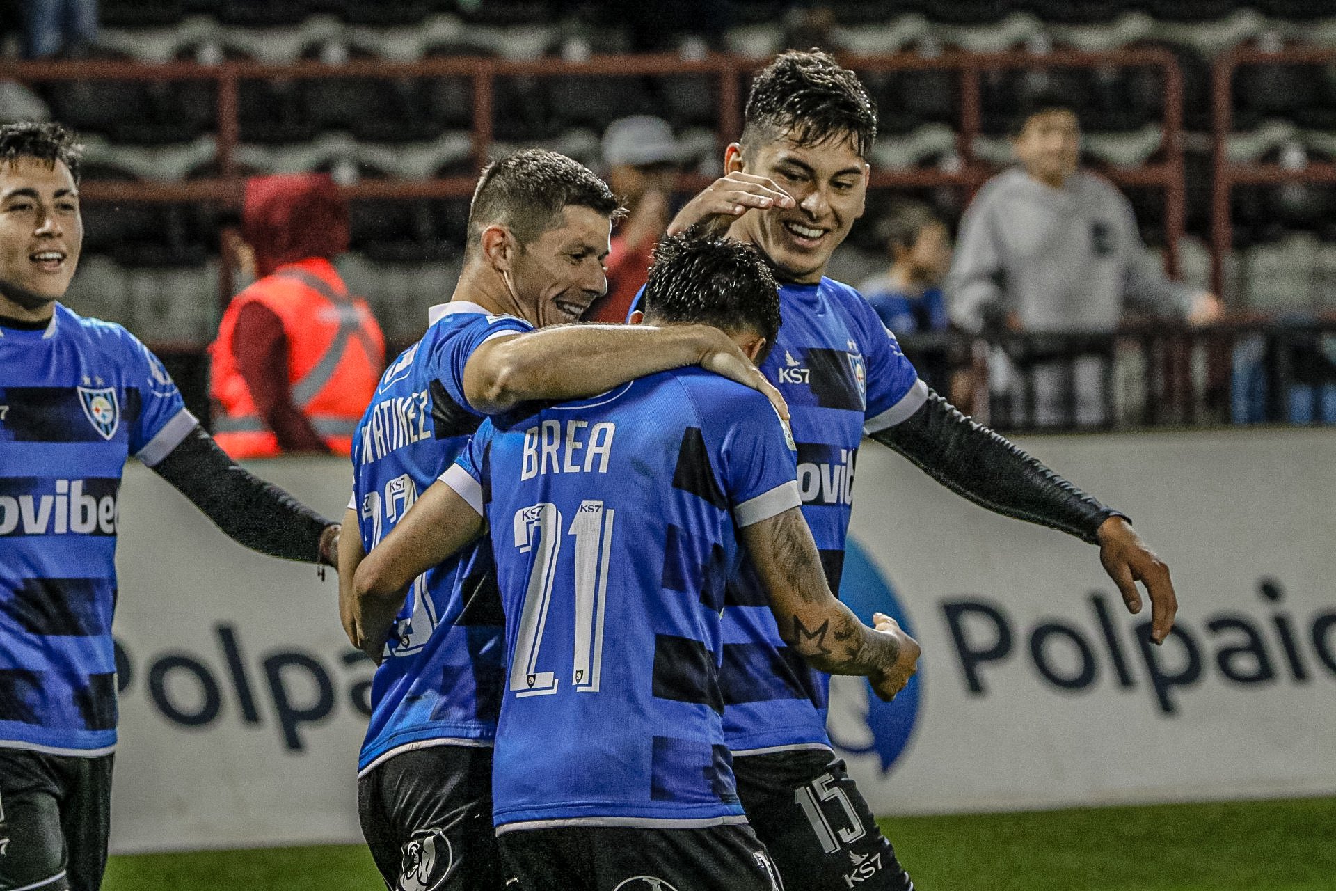 Huachipato busca acercarse a la cima de visita ante Everton 