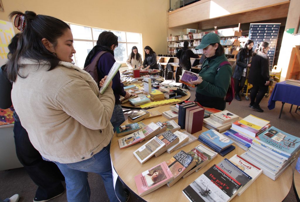 Directora De Bibliotecas Udec Sobre D A Mundial Del Libro Ha Sido Un Mes De Celebraciones Y